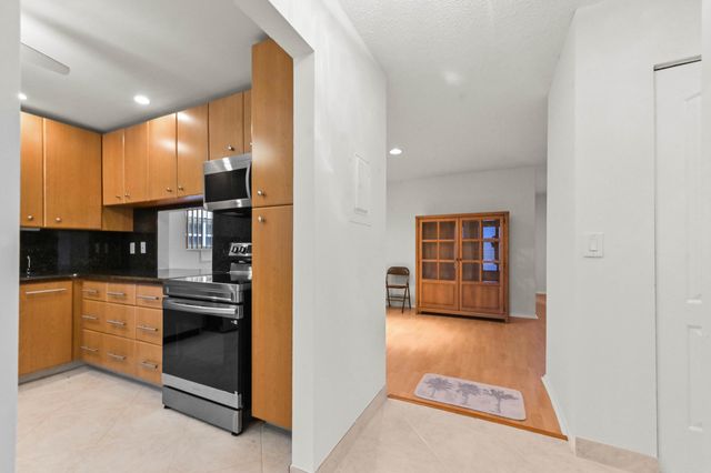 103 Lake Anne Drive, West Palm Beach, FL 33411