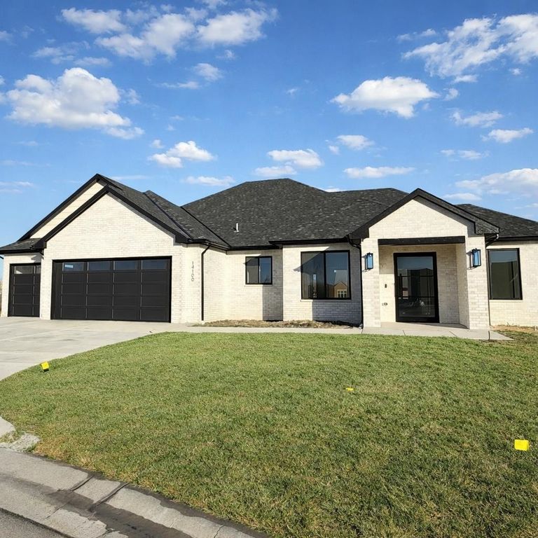 14100 E Willowgreen Ct, Wichita, KS 67230