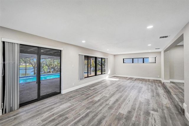 2241 NW 172nd Ter, Miami Gardens, FL 33056