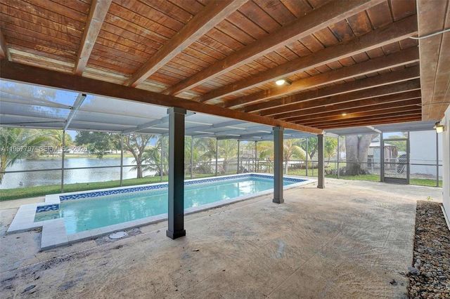 2241 NW 172nd Ter, Miami Gardens, FL 33056