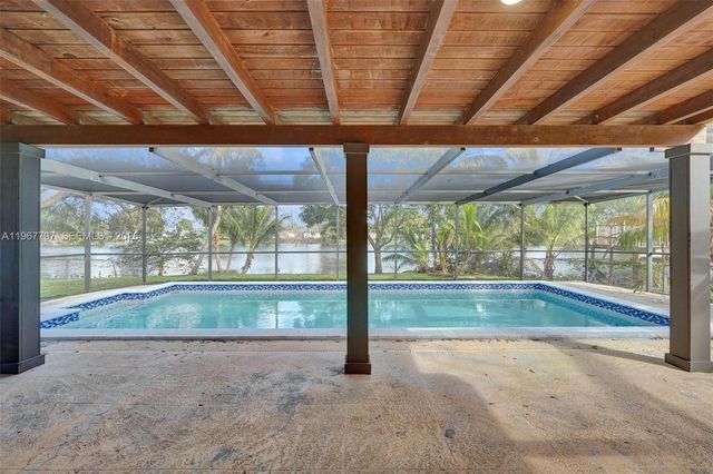 2241 NW 172nd Ter, Miami Gardens, FL 33056