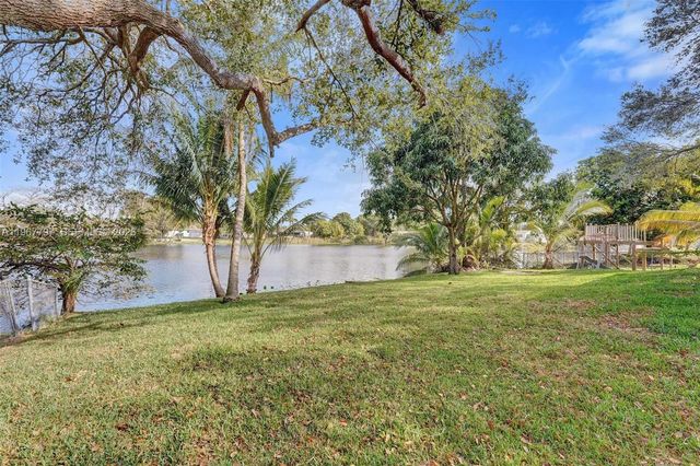 2241 NW 172nd Ter, Miami Gardens, FL 33056