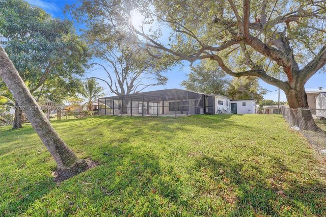 2241 NW 172nd Ter, Miami Gardens, FL 33056