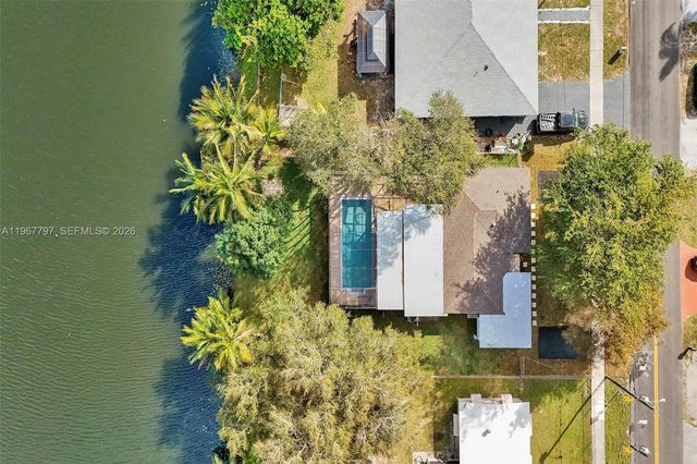 2241 NW 172nd Ter, Miami Gardens, FL 33056