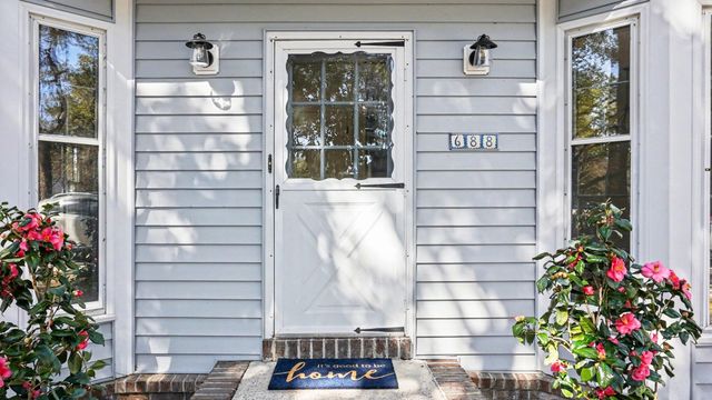 688 Pelzer Drive, Mount Pleasant, SC 29464