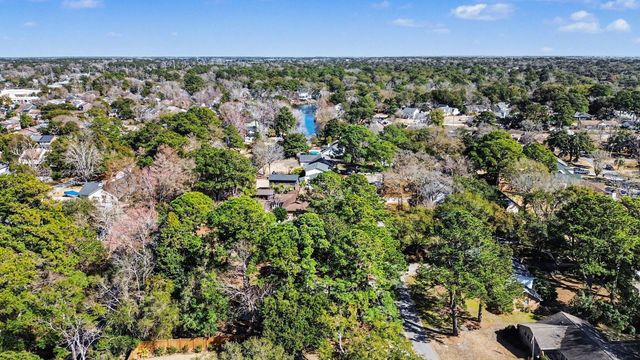 688 Pelzer Drive, Mount Pleasant, SC 29464