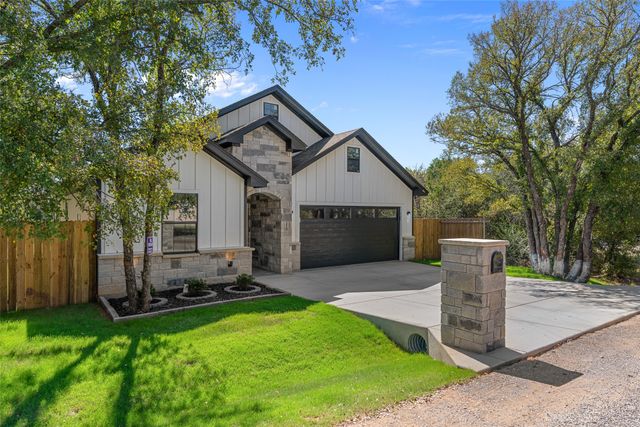 3025 Red Oak Drive, Granbury, TX 76048