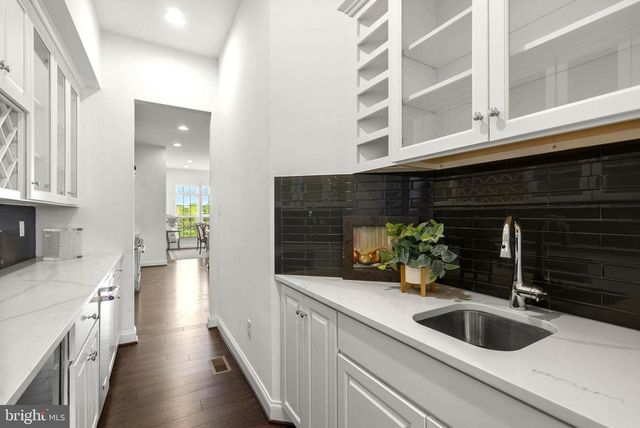 6410 PADDINGTON ST, Middle River, MD 21220