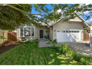 579 SWEETWATER Ln, Eugene, OR 97404
