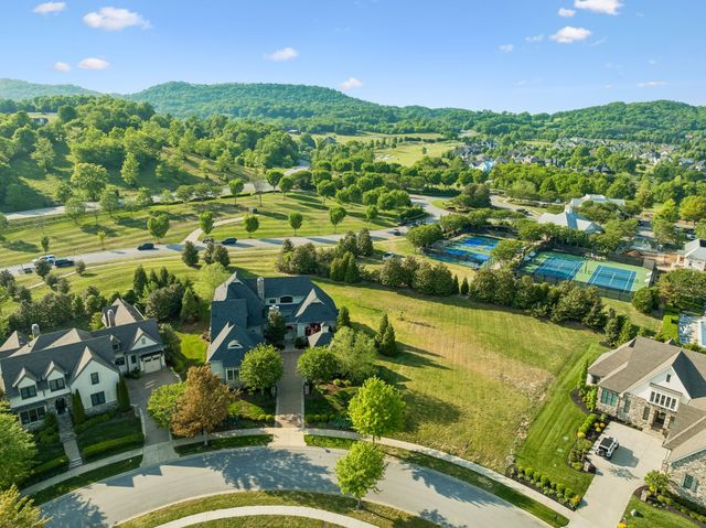 6054 Pelican Way, College Grove, TN 37046