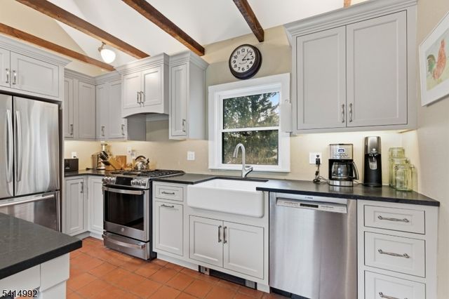 1 Wilson Dr, Stockton Boro, NJ 08559