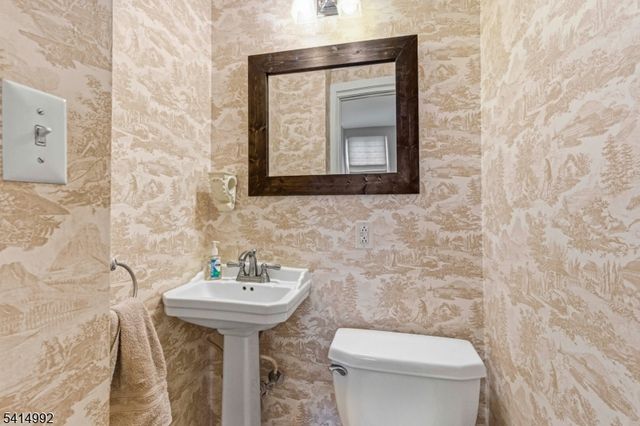 1 Wilson Dr, Stockton Boro, NJ 08559