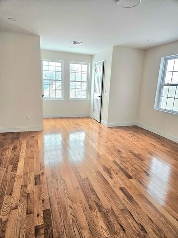 116 2nd Avenue, Cranston, RI 02910