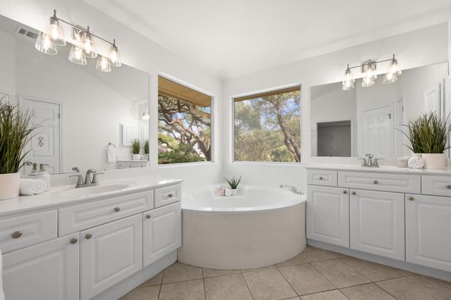 6129 Jumano LN, Austin, TX 78749