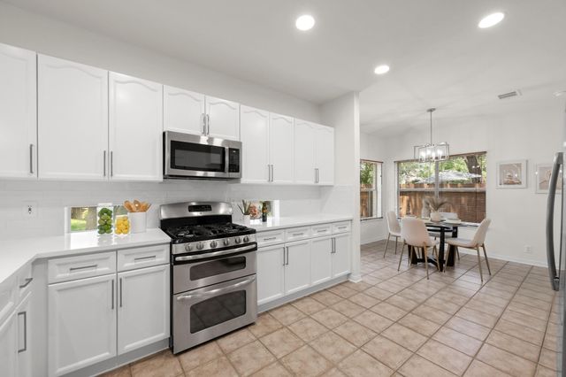 6129 Jumano LN, Austin, TX 78749