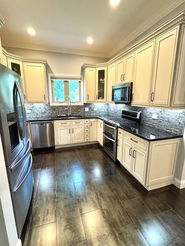 1009 Arbor Court, Mount Prospect, IL 60056