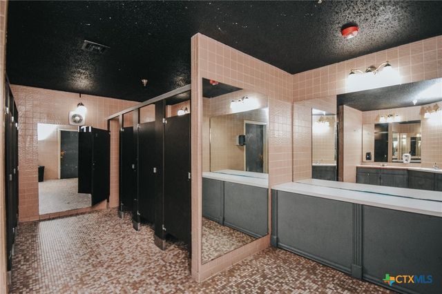 4106 Houston Highway, Victoria, TX 77901