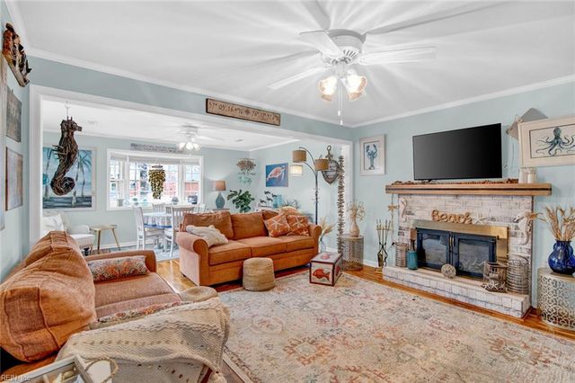 9 Colonial Acres DR, Hampton, VA 23664