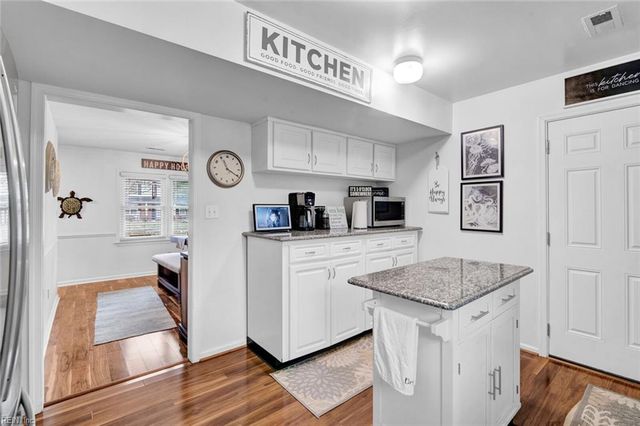 9 Colonial Acres DR, Hampton, VA 23664