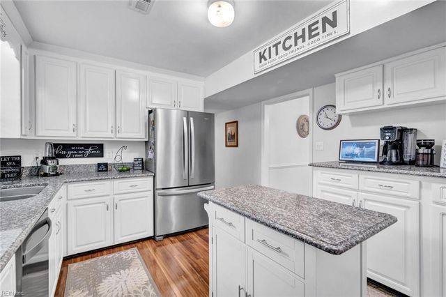 9 Colonial Acres DR, Hampton, VA 23664