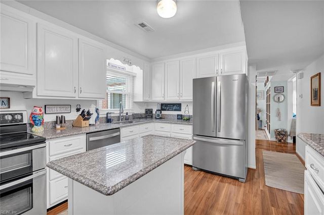 9 Colonial Acres DR, Hampton, VA 23664