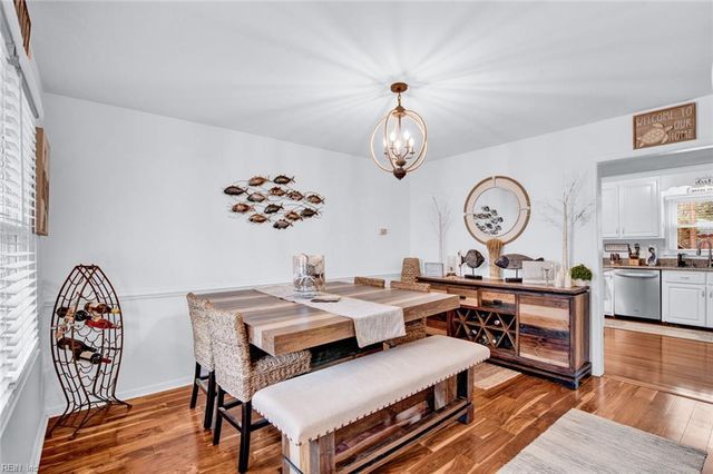 9 Colonial Acres DR, Hampton, VA 23664