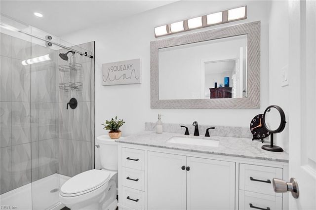 9 Colonial Acres DR, Hampton, VA 23664