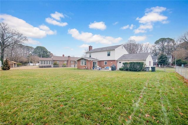 9 Colonial Acres DR, Hampton, VA 23664