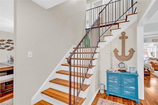 9 Colonial Acres DR, Hampton, VA 23664