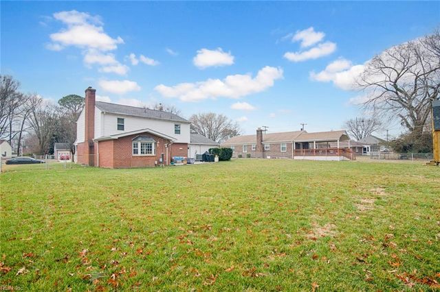 9 Colonial Acres DR, Hampton, VA 23664