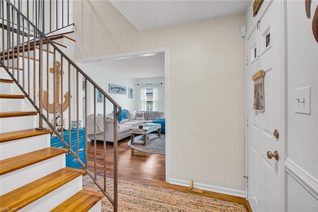 9 Colonial Acres DR, Hampton, VA 23664