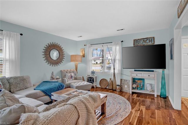 9 Colonial Acres DR, Hampton, VA 23664