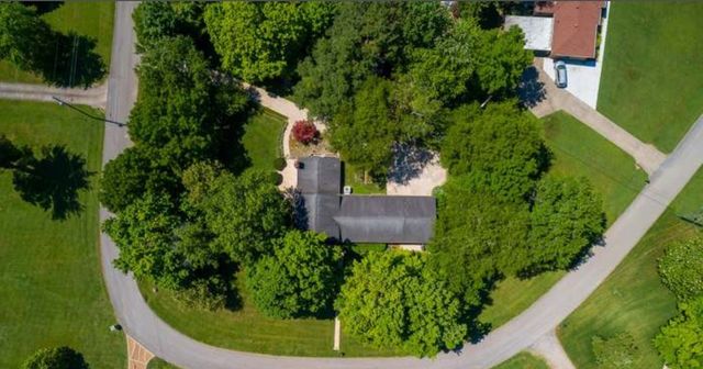 125 Twin Bay Dr, Hendersonville, TN 37075