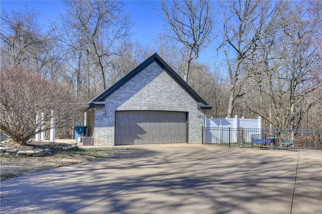 7 Deer RUN, Joplin, MO 64804