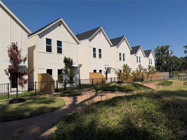 879 Rachel ST Rachel Street E, Houston, TX 77091