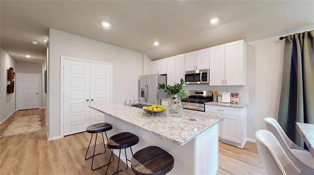 434 Valley View Drive, Tonganoxie, KS 66086