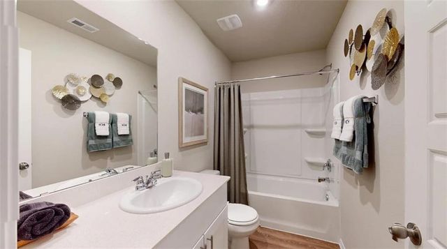 434 Valley View Drive, Tonganoxie, KS 66086