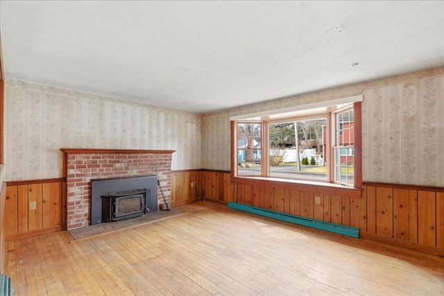 8 Cary Rd, Plymouth, MA 02360