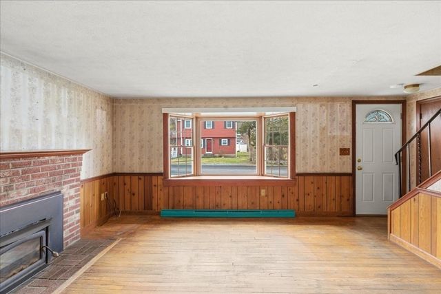 8 Cary Rd, Plymouth, MA 02360