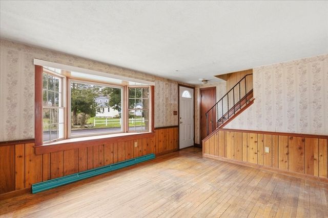 8 Cary Rd, Plymouth, MA 02360