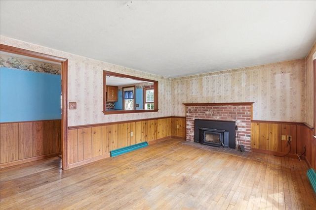 8 Cary Rd, Plymouth, MA 02360