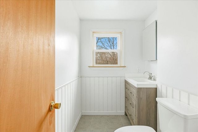 8 Cary Rd, Plymouth, MA 02360