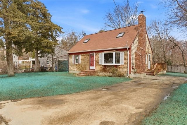 8 Cary Rd, Plymouth, MA 02360