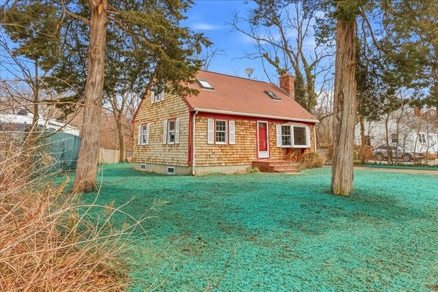 8 Cary Rd, Plymouth, MA 02360