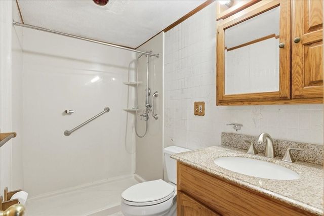 8 Cary Rd, Plymouth, MA 02360