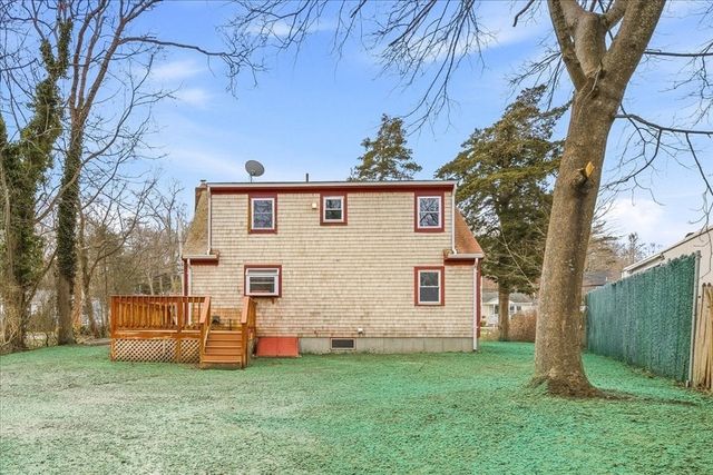 8 Cary Rd, Plymouth, MA 02360