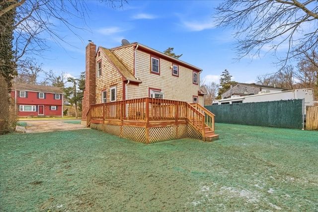 8 Cary Rd, Plymouth, MA 02360