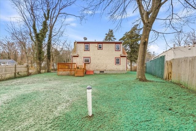 8 Cary Rd, Plymouth, MA 02360