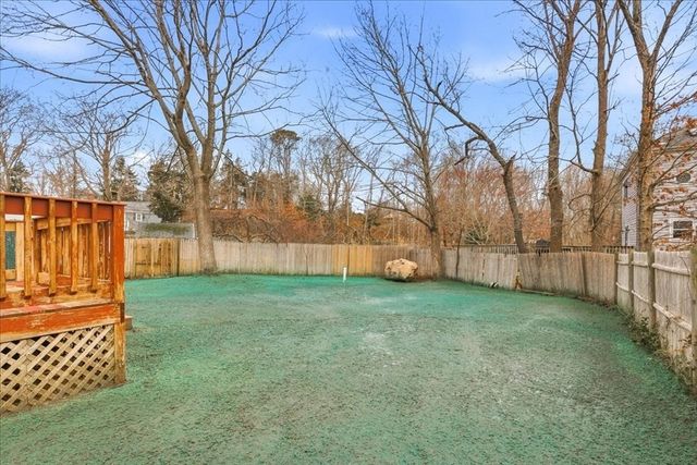 8 Cary Rd, Plymouth, MA 02360