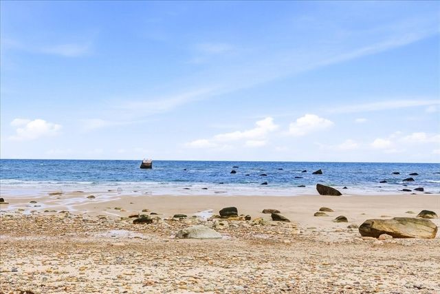 8 Cary Rd, Plymouth, MA 02360